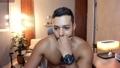 Calix  Independient model Insta and twt Calixsnake online show from June 10, 8:09 pm