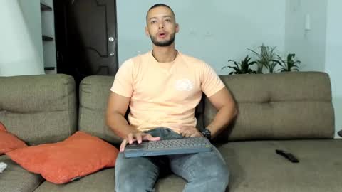 Snapshot of j_calix chatting on December 30, 1:15 am Calix Independient model Insta and twt Calixsnake online show from December 30, 1:15 am