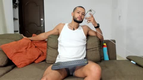 Snapshot of j_calix chatting on January 20, 12:57 am Calix Independient model Insta and twt Calixsnake online show from January 20, 12:57 am