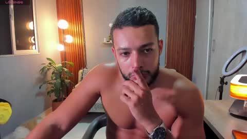 Calix  Independient model Insta and twt Calixsnake online show from May 2, 1:52 am