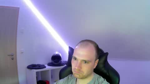 here4y online show from April 21, 5:52 pm