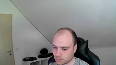 here4y online show from April 29, 7:46 am