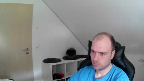 here4y online show from April 25, 7:44 am