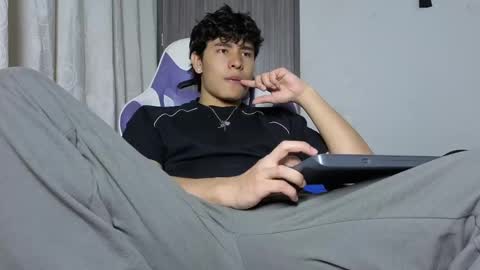 Noah online show from April 12, 12:36 am