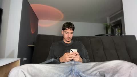 INDEPENDENT MODEL online show from November 26, 3:42 am