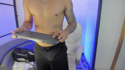 Snapshot of jackblanco_ chatting on January 13, 3:01 am Jack White online show from January 13, 3:01 am