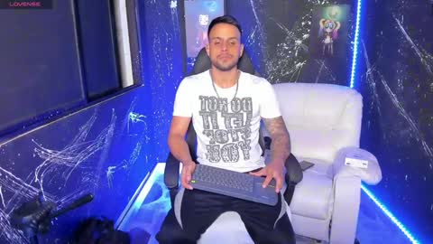 Snapshot of jackblanco_ chatting on February 3, 4:14 am Jack White online show from February 3, 4:14 am