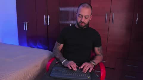 Jacke online show from March 25, 5:55 am