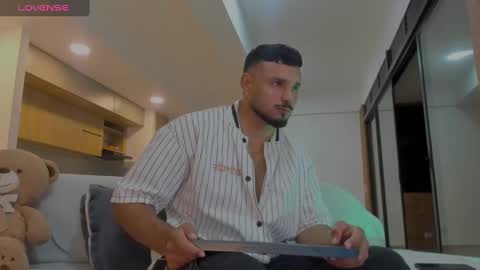 Snapshot of jackson_wayne__ chatting on October 10, 1:32 am Jackson Wayne online show from October 10, 1:32 am