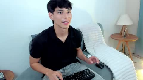jacob_colliins online show from June 1, 3:51 am