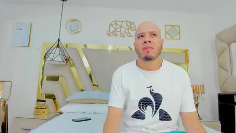 jacob_garcia_ online show from December 19, 12:46 pm