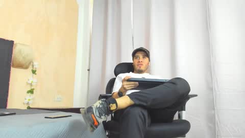 Snapshot of jacob_lewitt chatting on February 6, 8:13 pm Jacob online show from February 6, 8:13 pm