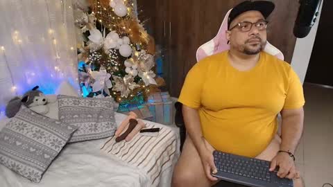 Snapshot of jacoob_woods chatting on December 4, 2:26 pm daddy sir master bear online show from December 4, 2:26 pm