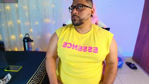 Snapshot of jacoob_woods chatting on February 11, 7:38 pm daddy sir master bear online show from February 11, 7:38 pm