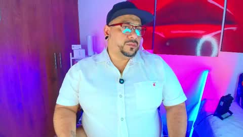 Snapshot of jacoob_woods chatting on September 18, 3:47 pm daddy sir master bear online show from September 18, 3:47 pm