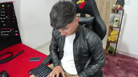Snapshot of jacques_cardiet chatting on December 17, 2:55 pm jacobo online show from December 17, 2:55 pm
