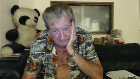 Snapshot of jacques_de_france chatting on March 8, 3:37 am Jacques online show from March 8, 3:37 am