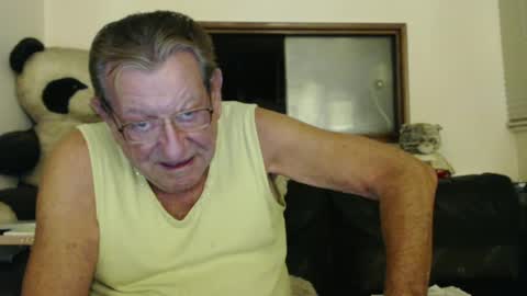 Snapshot of jacques_de_france chatting on December 26, 4:21 am Jacques online show from December 26, 4:21 am