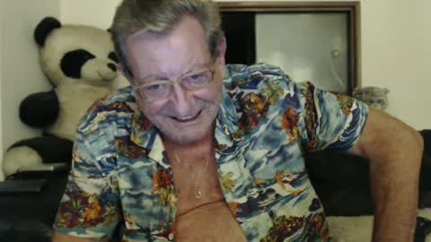 Snapshot of jacques_de_france chatting on January 5, 3:43 am Jacques online show from January 5, 3:43 am