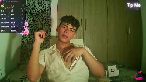 Snapshot of jaedasky_ chatting on December 5, 3:37 am javi15 online show from December 5, 3:37 am