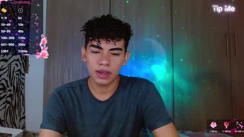 Snapshot of jaedasky_ chatting on December 11, 6:37 am javi15 online show from December 11, 6:37 am