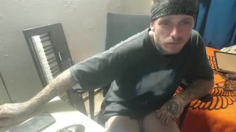 Snapshot of jake265897 chatting on October 14, 3:35 am showingitoff online show from October 14, 3:35 am