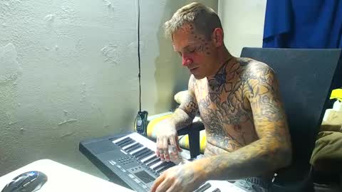 Snapshot of jake265897 chatting on September 25, 6:01 am showingitoff online show from September 25, 6:01 am