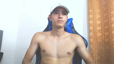 Hi guys im new 3 online show from March 11, 8:42 pm