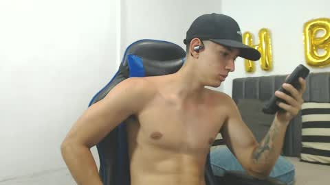 Hi guys im new 3 online show from May 20, 10:38 pm