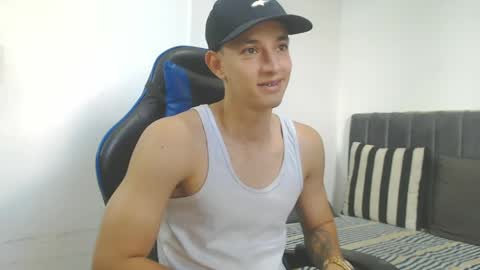 Hi guys im new 3 online show from April 23, 9:17 pm