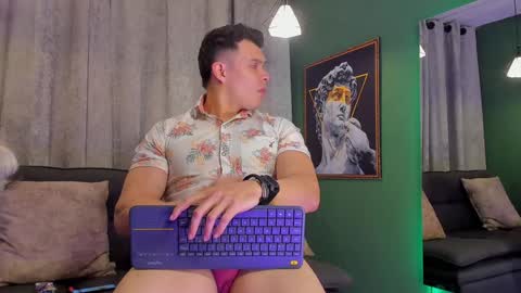 Snapshot of jakee_tyler chatting on December 19, 4:35 pm Jake Tyler online show from December 19, 4:35 pm