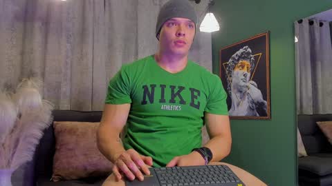 Snapshot of jakee_tyler chatting on December 5, 3:17 pm Jake Tyler online show from December 5, 3:17 pm