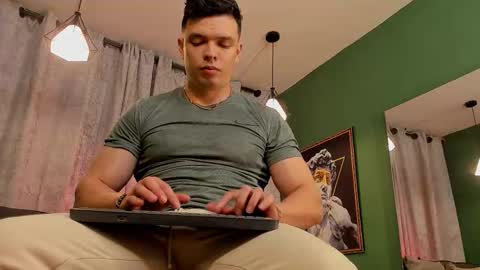 Snapshot of jakee_tyler chatting on October 18, 10:47 pm Jake Tyler online show from October 18, 10:47 pm