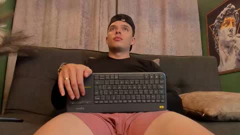 Snapshot of jakee_tyler chatting on September 18, 6:43 pm Jake Tyler online show from September 18, 6:43 pm