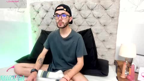 jakemagnus_ online show from January 17, 11:59 am