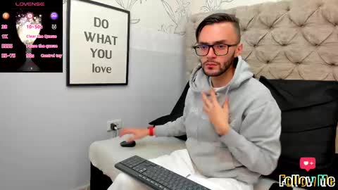 jakemagnus_ online show from January 2, 12:57 pm