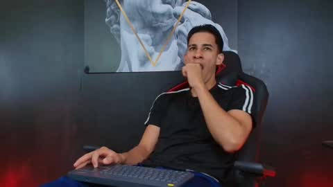 Snapshot of jakemoxley chatting on September 26, 12:58 pm JakeMoxley online show from September 26, 12:58 pm