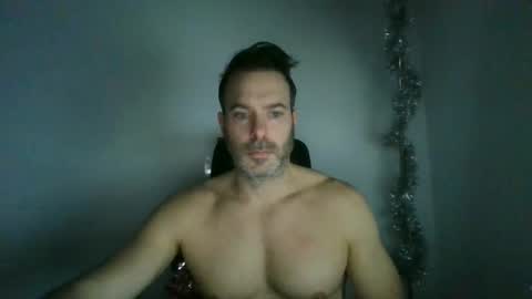 jam3s5959 online show from December 5, 9:28 am