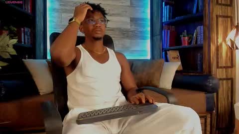 Snapshot of jamalmyst_ chatting on October 15, 5:59 am online show from October 15, 5:59 am