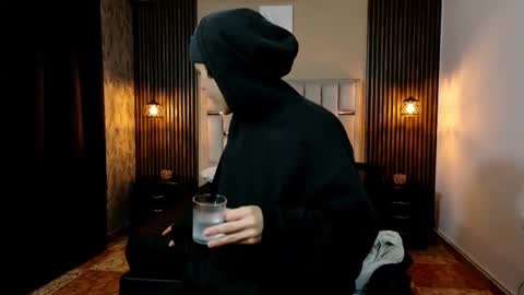 james_adamss_ online show from February 12, 1:17 pm