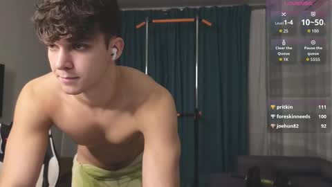 Snapshot of james_friends chatting on October 11, 10:47 pm James online show from October 11, 10:47 pm