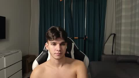 Snapshot of james_friends chatting on September 28, 9:46 pm James online show from September 28, 9:46 pm