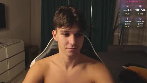 Snapshot of james_friends chatting on October 5, 9:52 pm James online show from October 5, 9:52 pm