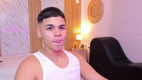 Snapshot of james_jonnes chatting on October 14, 9:55 pm James online show from October 14, 9:55 pm