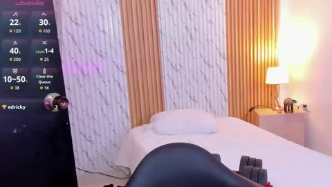 Snapshot of james_jonnes chatting on October 25, 9:27 pm James online show from October 25, 9:27 pm