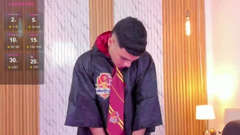 Snapshot of james_jonnes chatting on October 31, 9:29 pm James online show from October 31, 9:29 pm