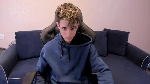 James online show from December 3, 8:15 pm