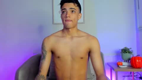 Snapshot of jamesclemont chatting on October 26, 11:29 pm James Clemont online show from October 26, 11:29 pm