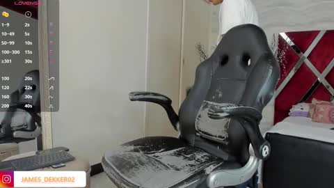Snapshot of jamesdekker chatting on October 4, 9:41 pm jamesdekker online show from October 4, 9:41 pm