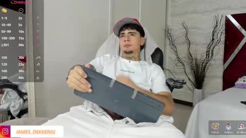 Snapshot of jamesdekker chatting on September 27, 9:23 pm jamesdekker online show from September 27, 9:23 pm